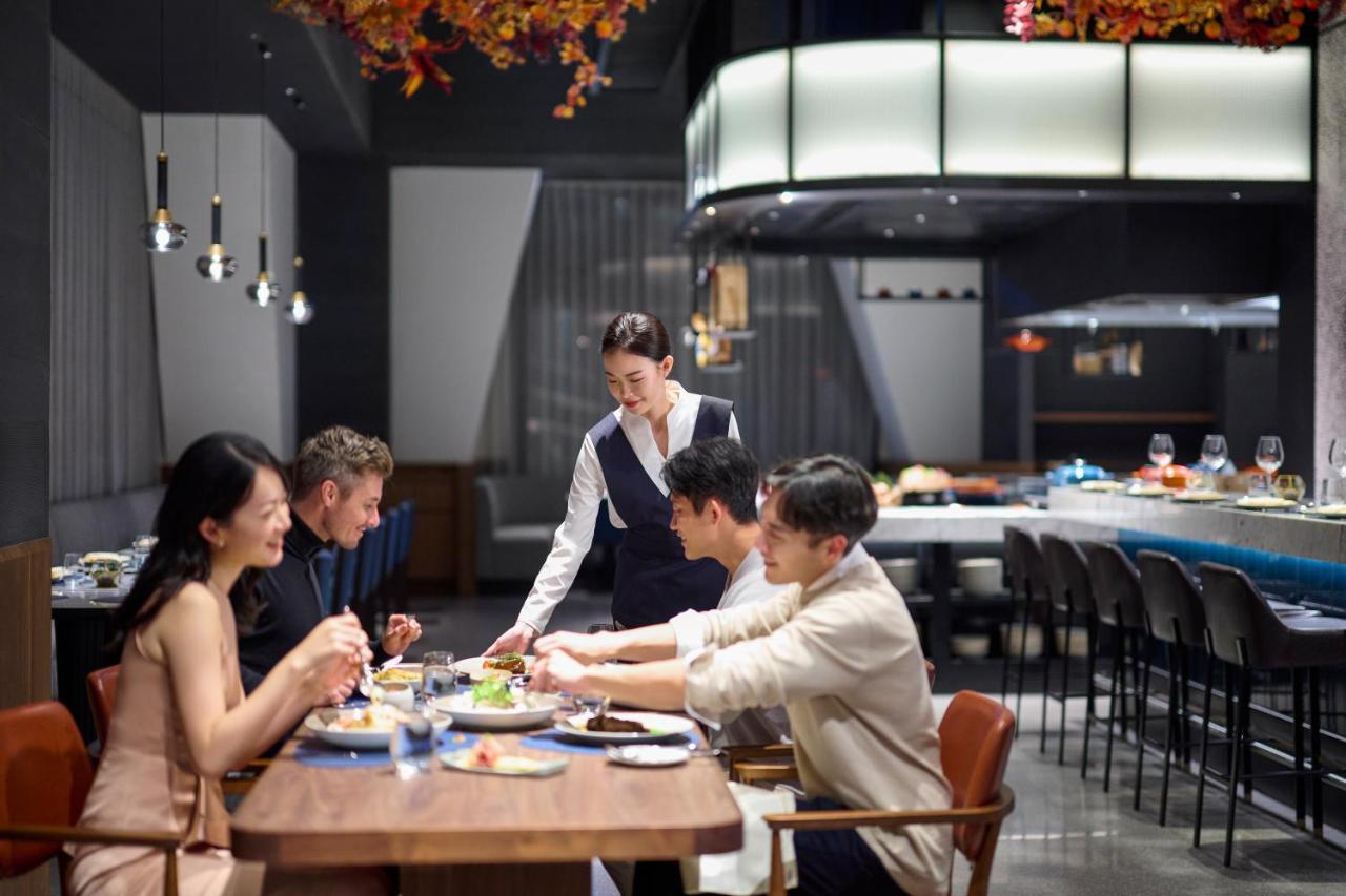 Intercontinental Kaohsiung By Ihg Hotel Kültér fotó A restaurant in China