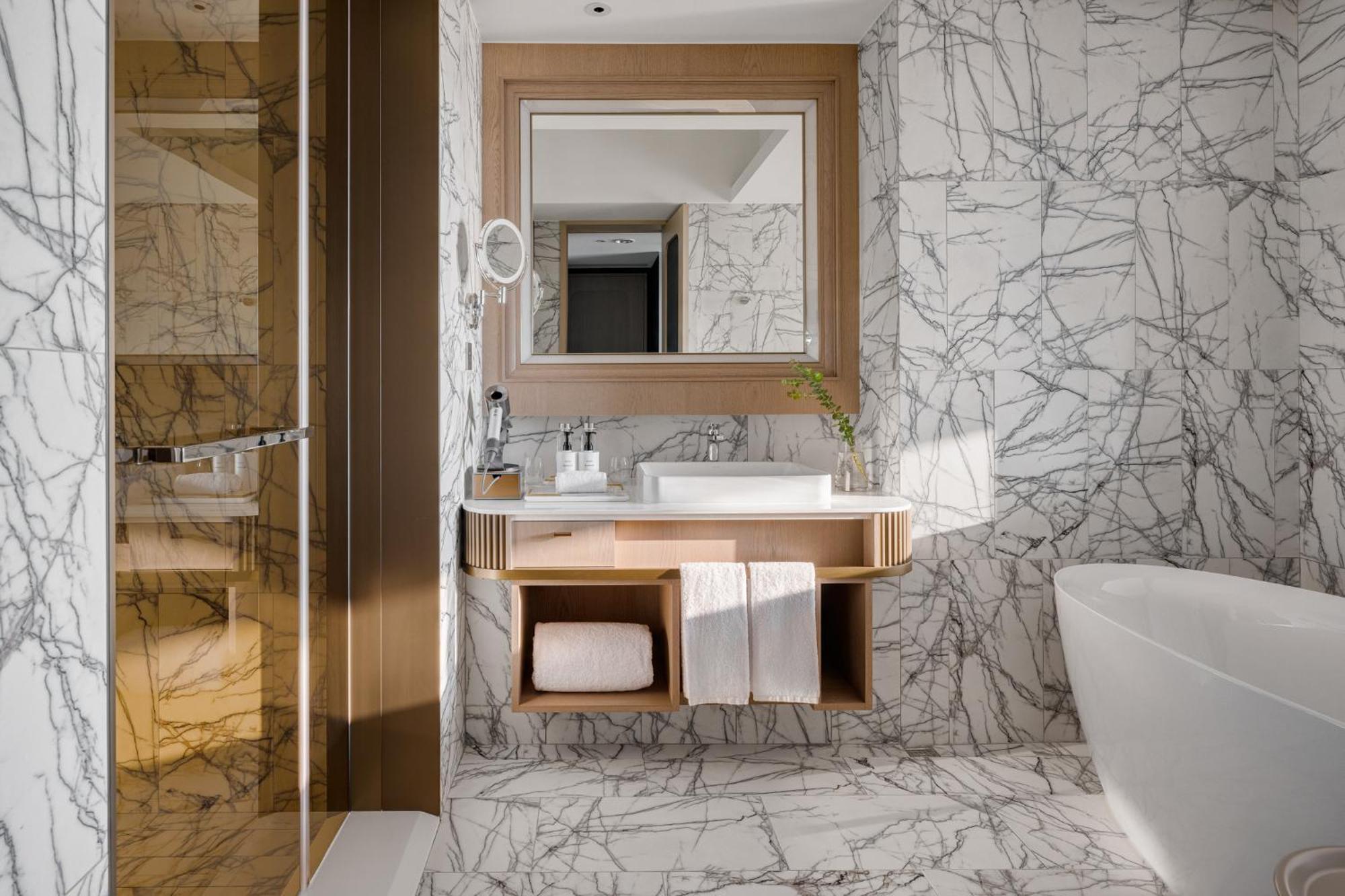 Intercontinental Kaohsiung By Ihg Hotel Kültér fotó Bathroom
