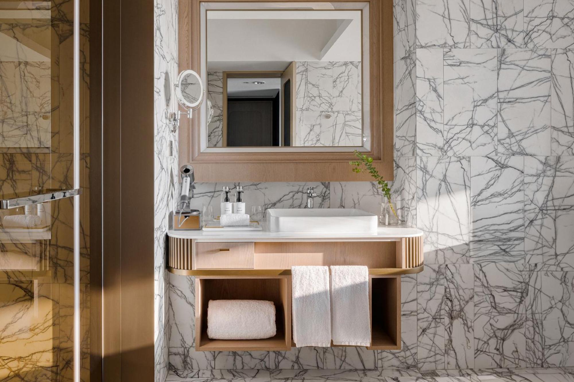 Intercontinental Kaohsiung By Ihg Hotel Kültér fotó Bathroom